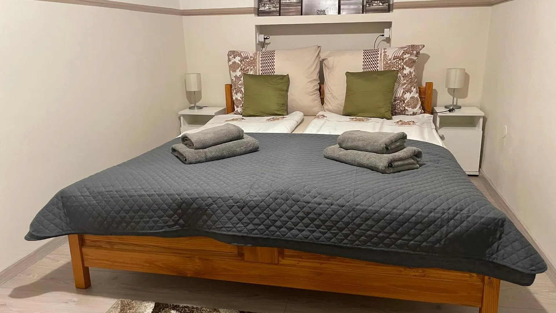 Moonlight Apartman Eger Ungern